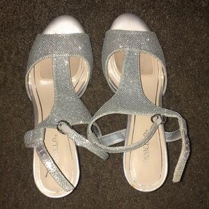 Selling one time used prom shoes